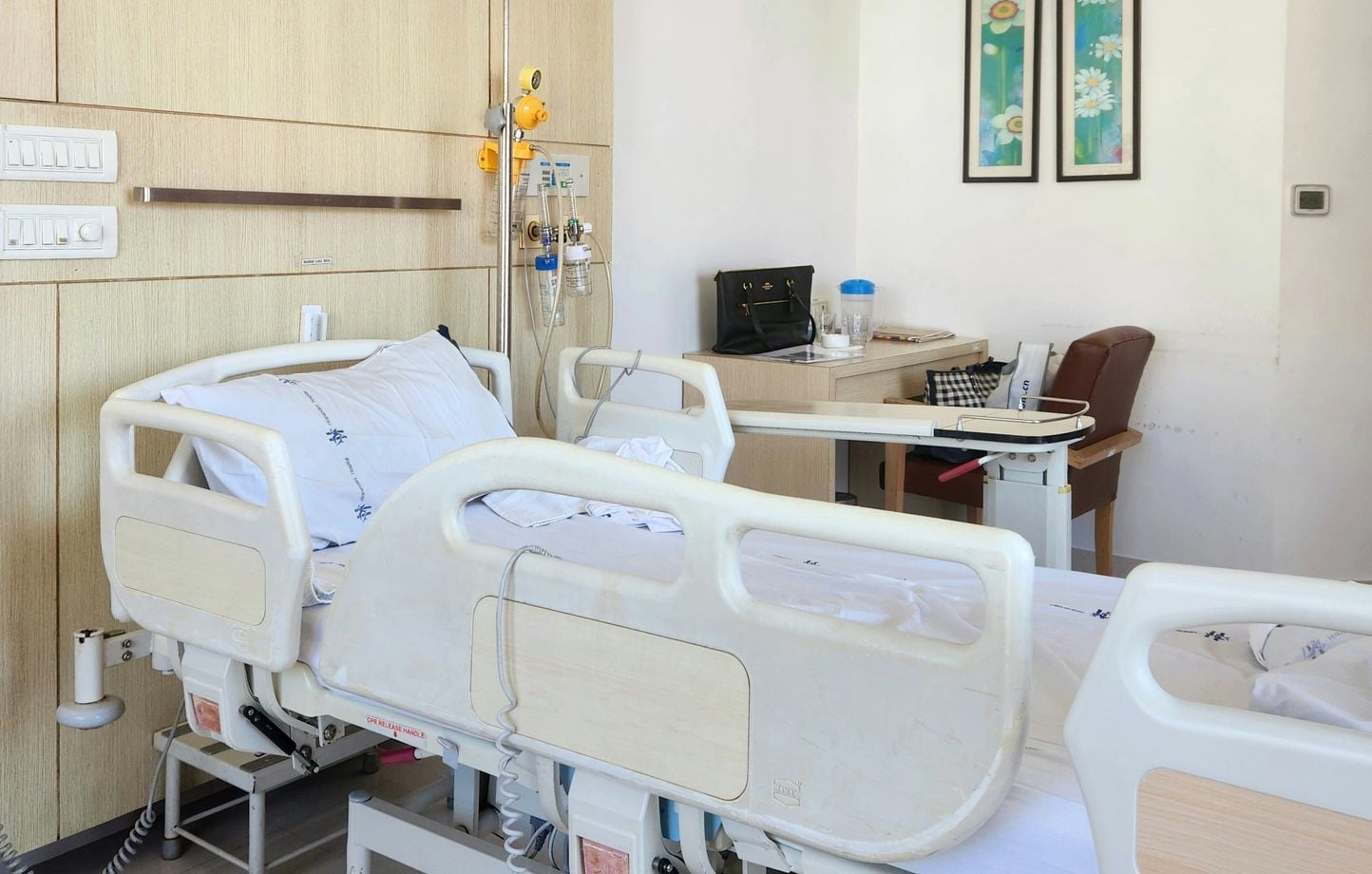 El joven Elyam está atrapado en el hospital para realizar su examen oral, el jurado va allí El joven Elyam está atrapado en el hospital para realizar su examen oral, el jurado va allí